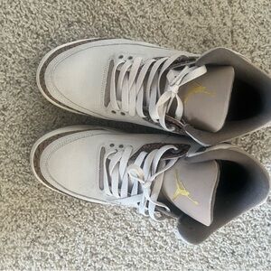 Jordan Men's White and Gold Sneakers